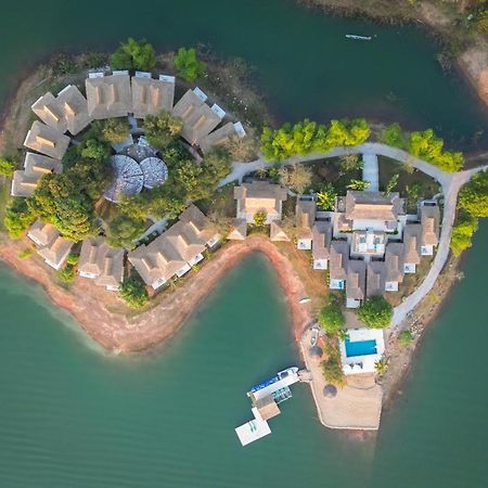 The Sanctuary Nam Ngum Beach Resort Vang Vieng Ngoại thất bức ảnh