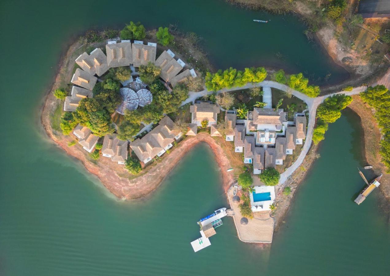 The Sanctuary Nam Ngum Beach Resort Vang Vieng Ngoại thất bức ảnh