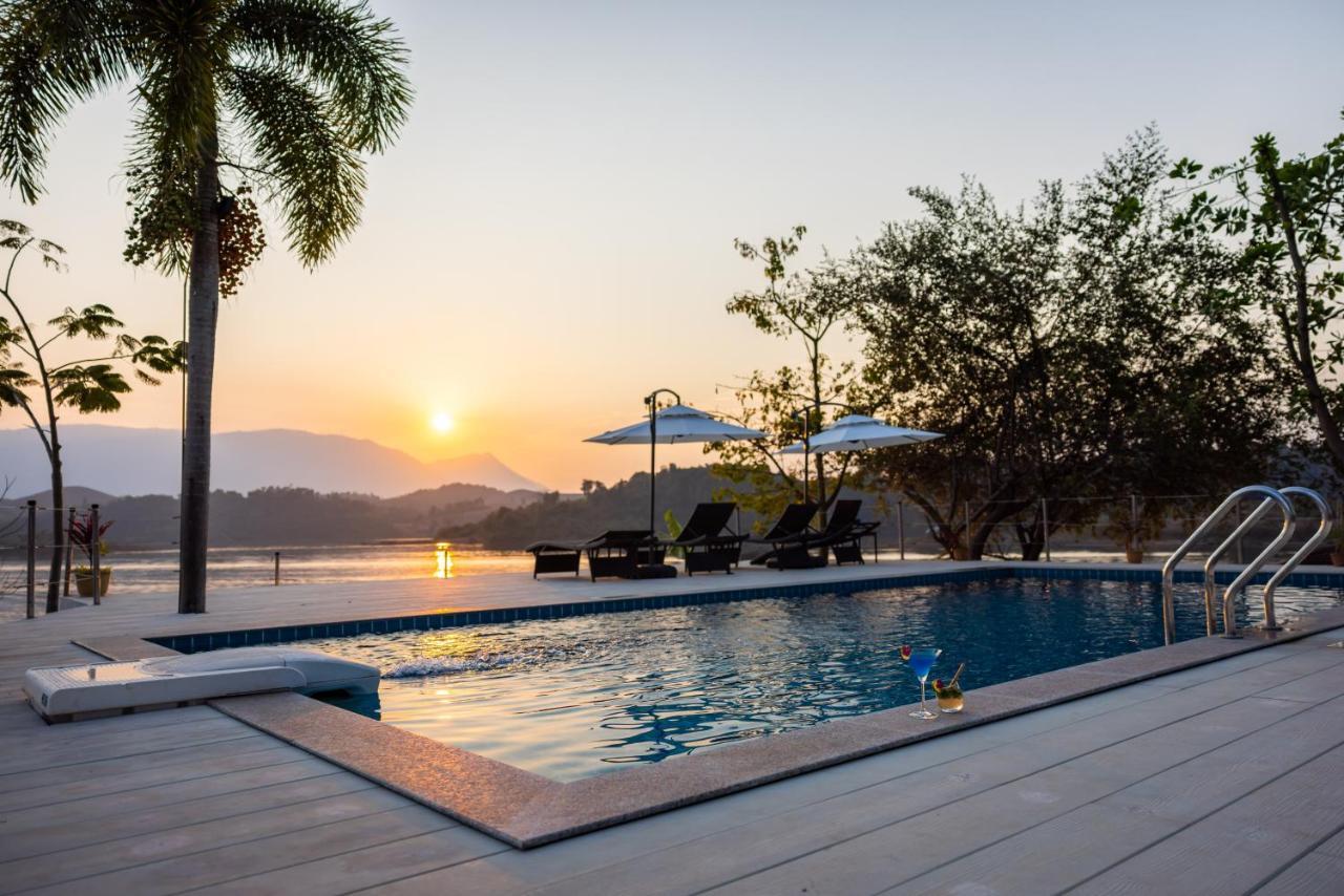 The Sanctuary Nam Ngum Beach Resort Vang Vieng Ngoại thất bức ảnh