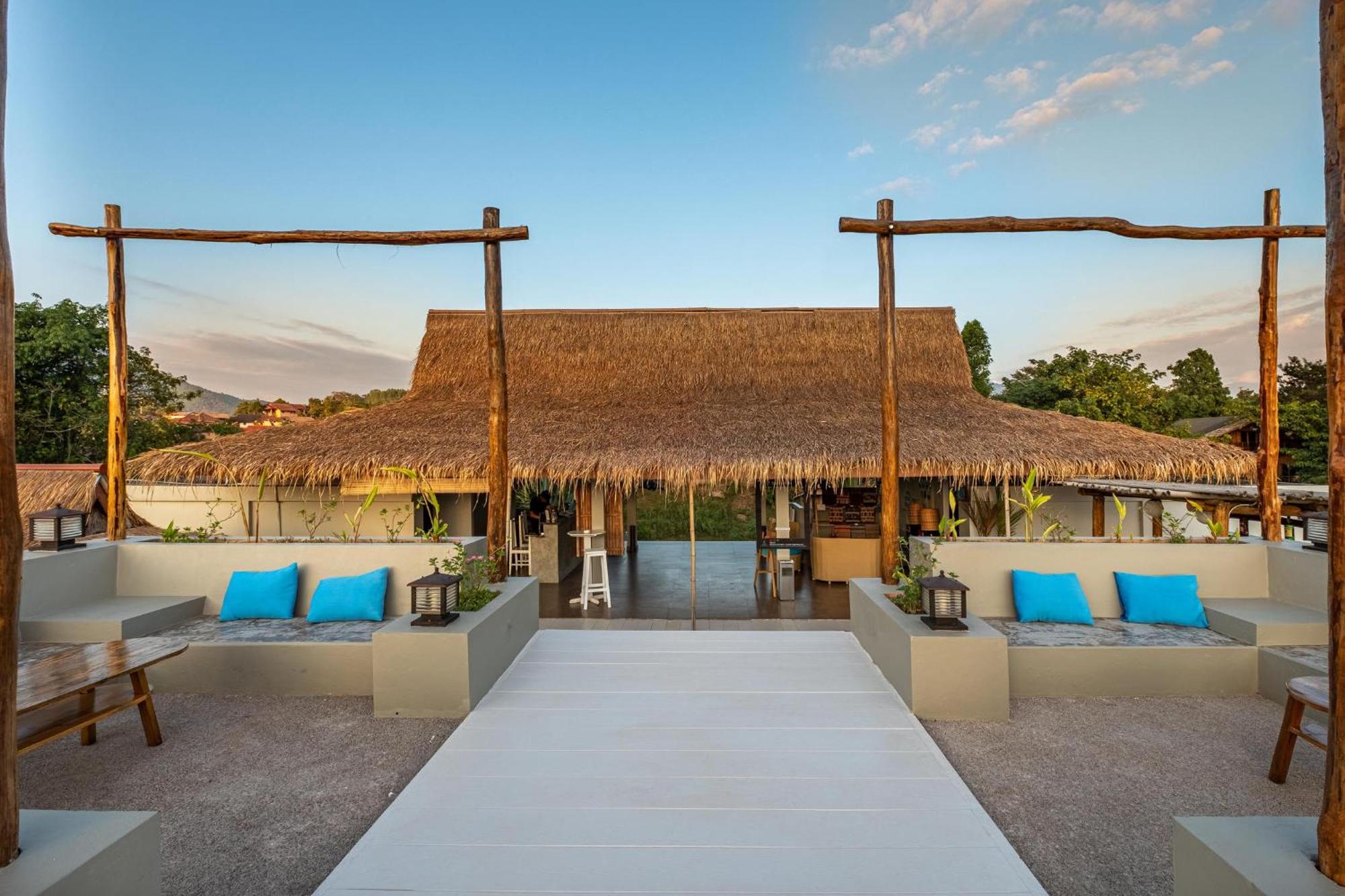 The Sanctuary Nam Ngum Beach Resort Vang Vieng Ngoại thất bức ảnh