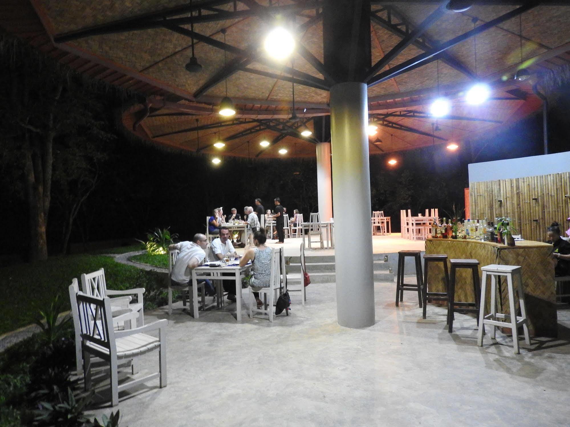 The Sanctuary Nam Ngum Beach Resort Vang Vieng Ngoại thất bức ảnh