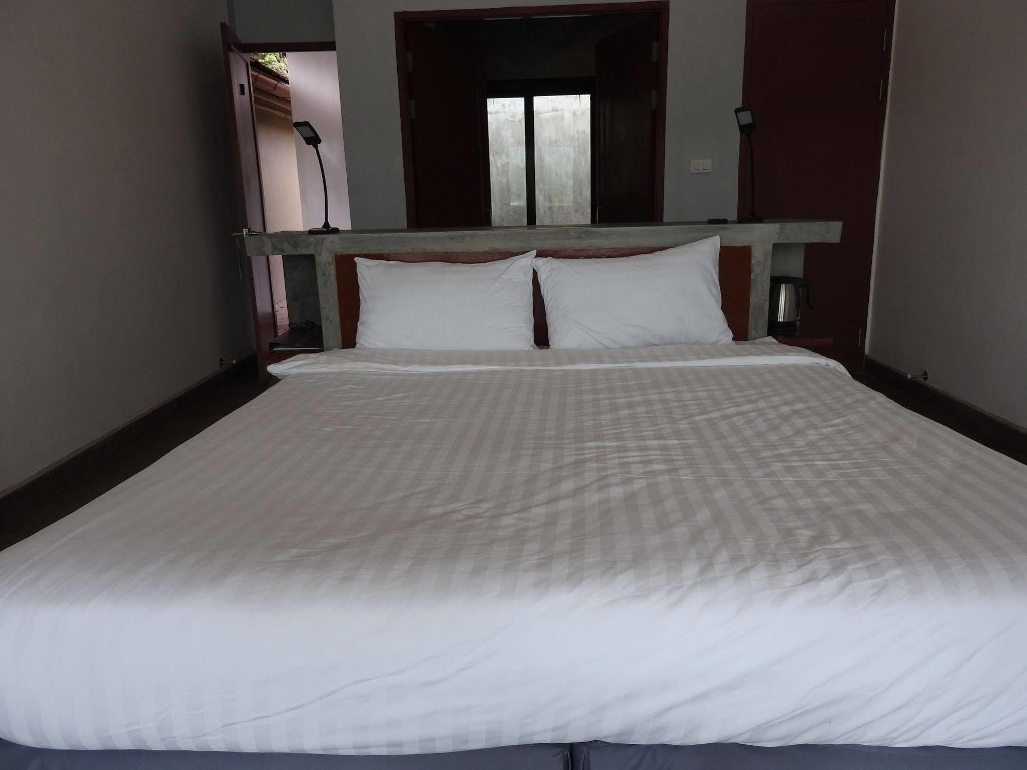 The Sanctuary Nam Ngum Beach Resort Vang Vieng Ngoại thất bức ảnh