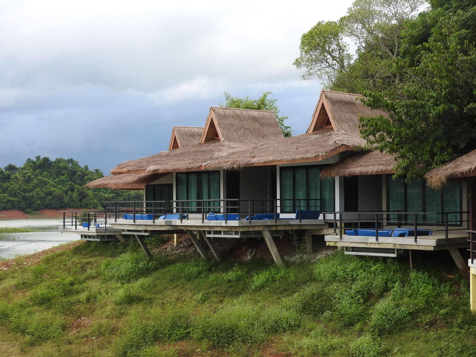 The Sanctuary Nam Ngum Beach Resort Vang Vieng Ngoại thất bức ảnh