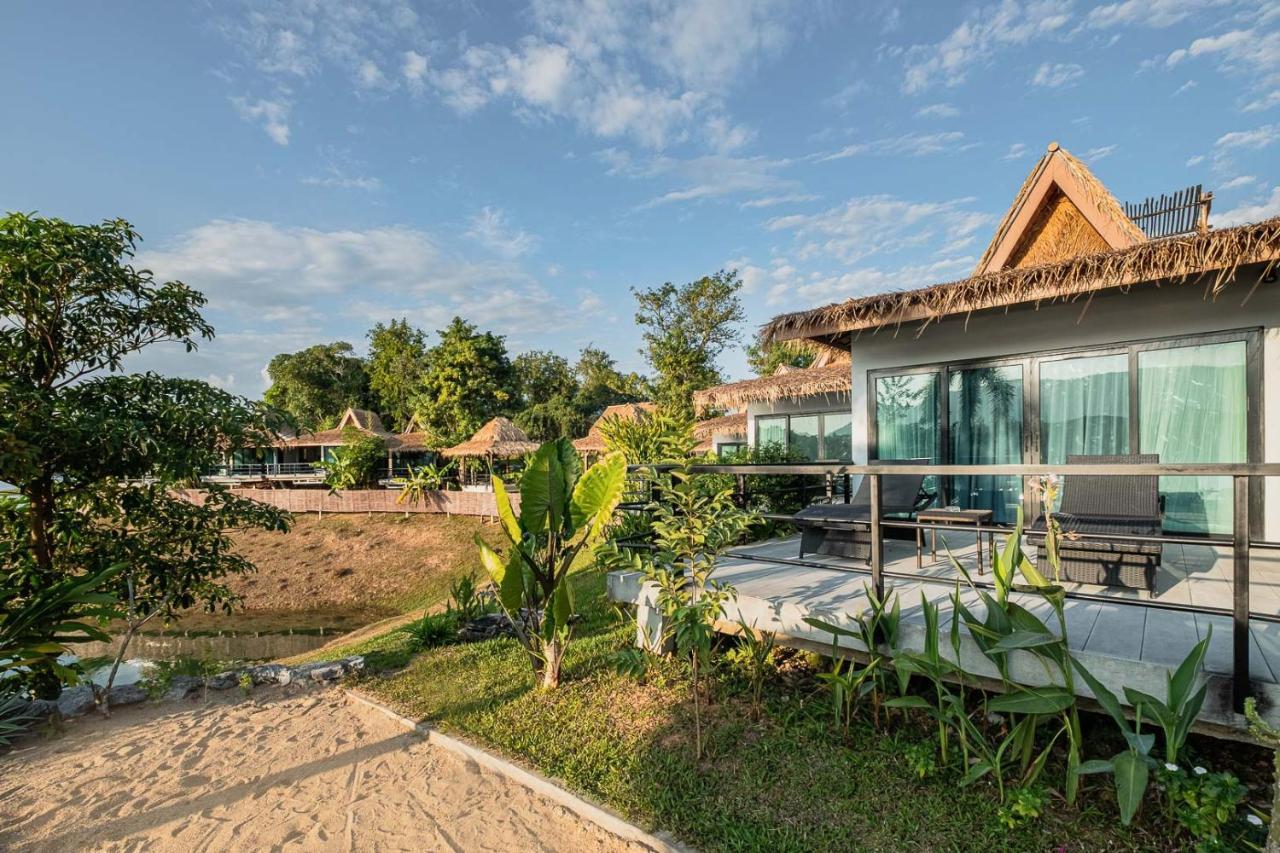 The Sanctuary Nam Ngum Beach Resort Vang Vieng Ngoại thất bức ảnh